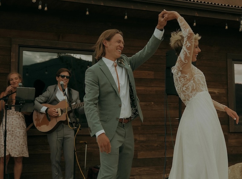 Cocktail hour live music performance